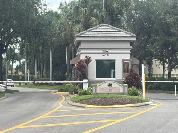 12518 Laurel Cove Dr, Fort Myers, FL 33913