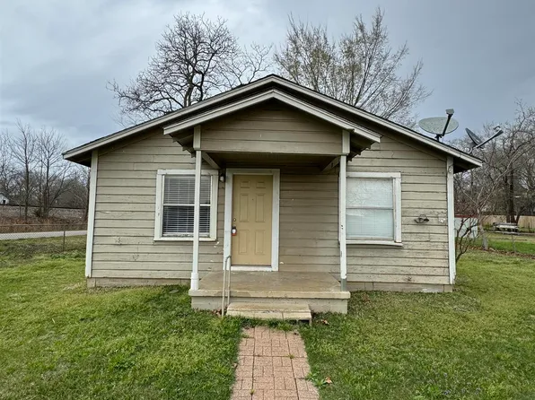 109 W Bradford St, Troup, TX 75789
