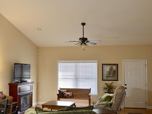 5th image of 1704 Chelsa Dr NE