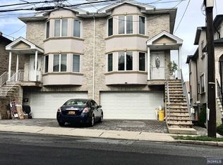 415B 3rd St #2, Palisades Park, NJ 07650