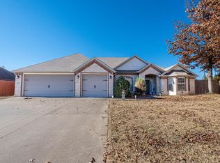 5700 S 67th St, Cave Springs, AR 72718