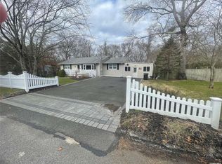 21 Karls Rd, Yaphank, NY 11980