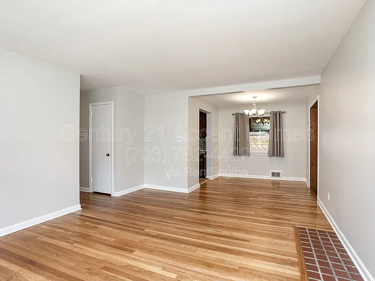 3233 Holly Hill Dr — Photo 5