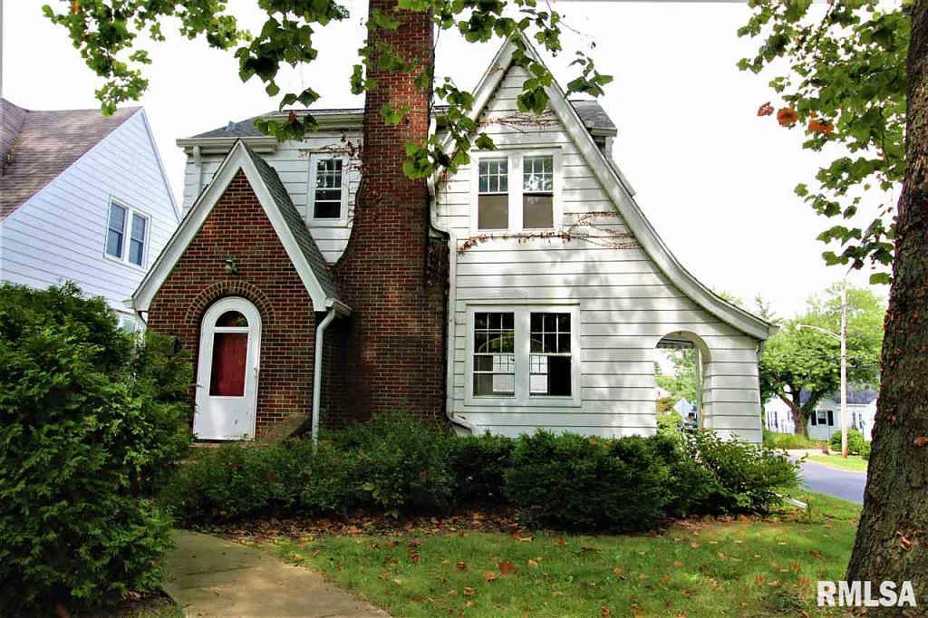 501 W Maywood Ave photo 1