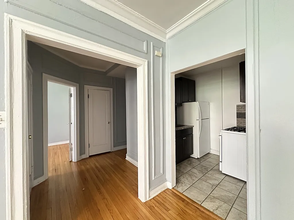 Building Photo - 1369 W Estes Ave #H2