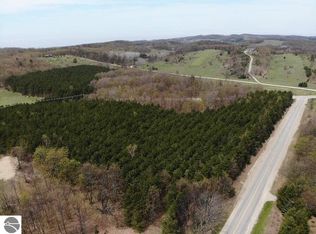 N Swede Rd, Northport, MI 49670