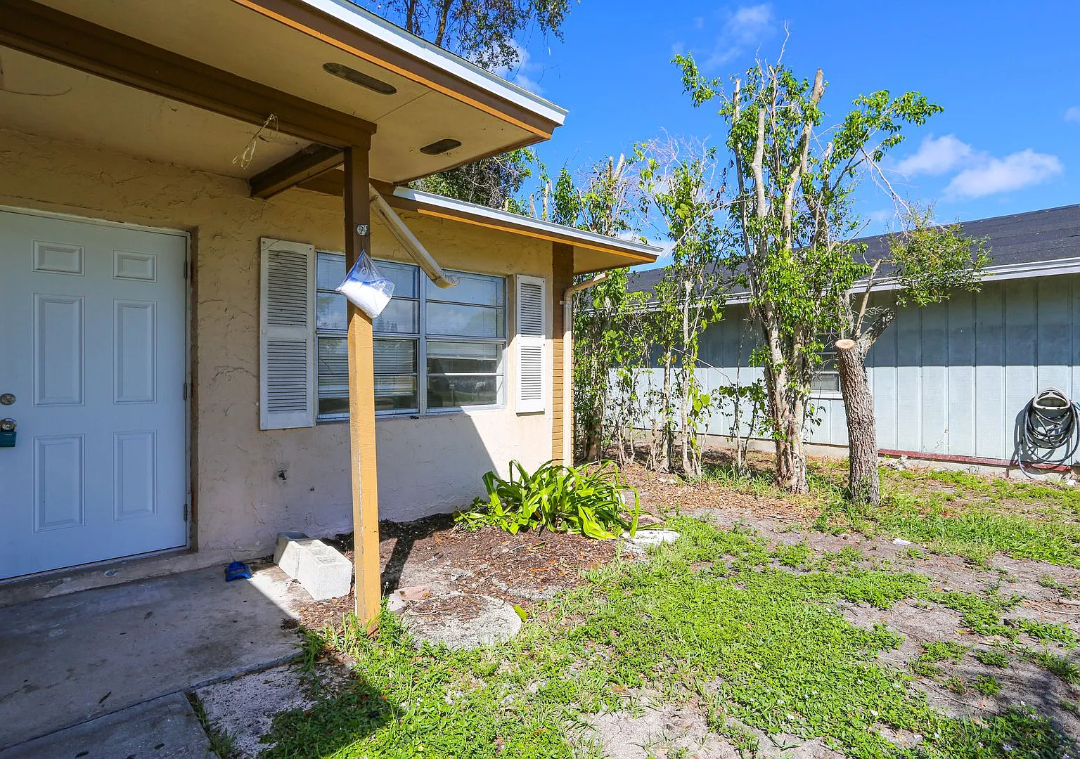 **New Pictures 2 Bed/1 Bath Unit** Sunrise Villas ** Pet Friendly ** Close To I-75 ** — Photo 1