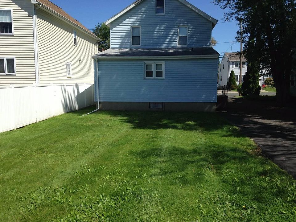 Cute backyard - no fence