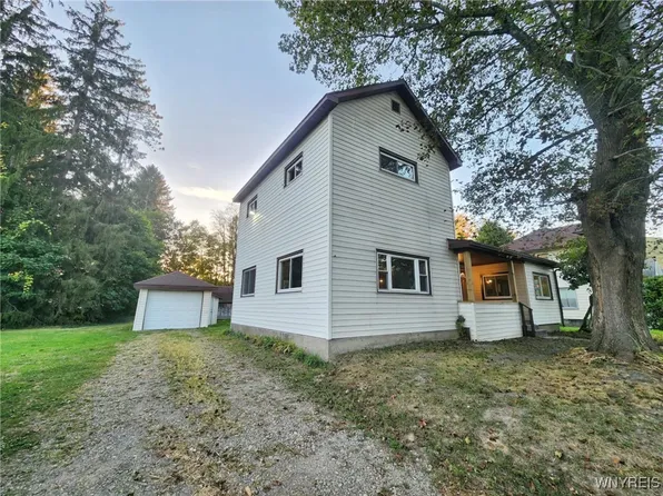 27 Central Ave, Salamanca, NY 14779