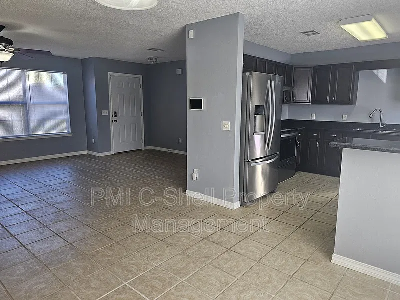 3 bed, 2.0 bath, 1423 sqft, $1,695 — Photo 3