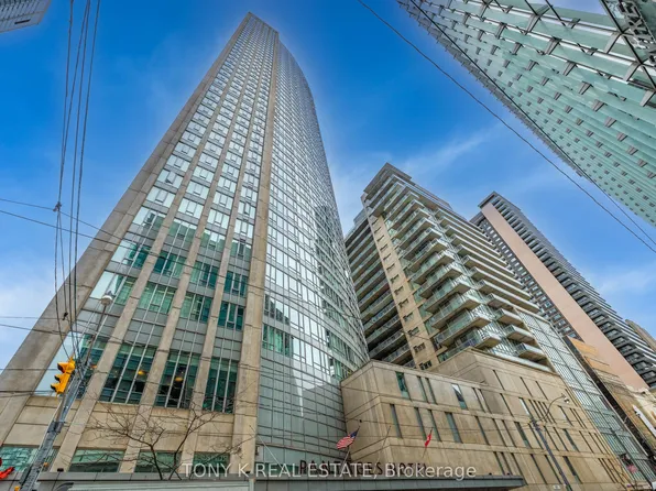 210 Victoria St #2113, Toronto, ON M5B 2R3