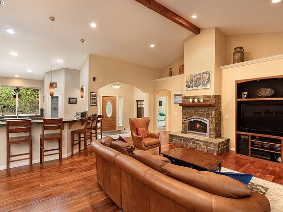 4th image of 209 NE 408th Ct