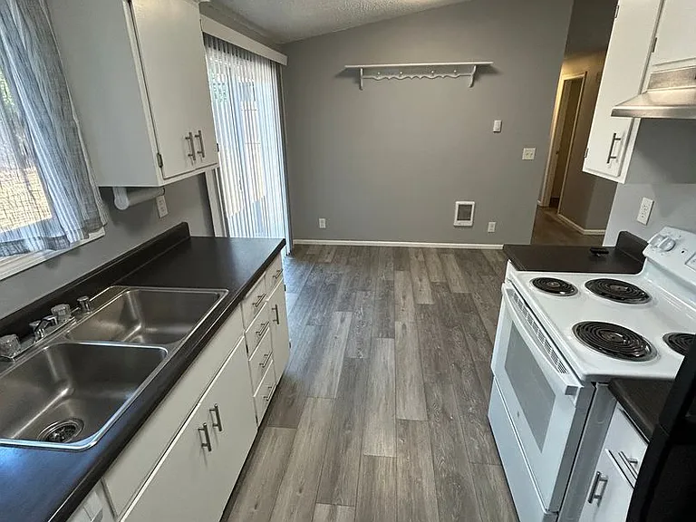 24783 Parkside Dr — Photo 6