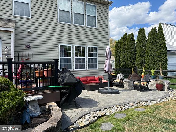 2nd image of 11 Buttonwood Ct