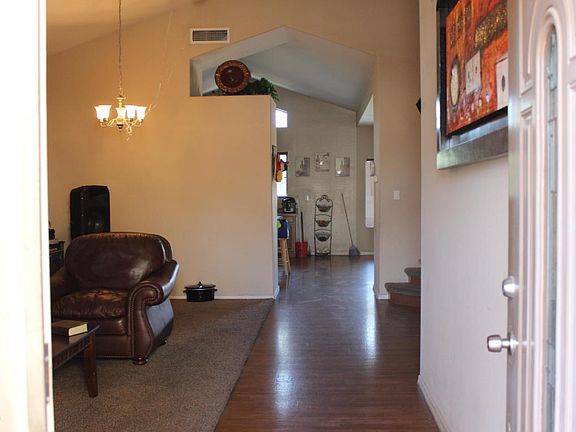 3rd image of 10519 W Chickasaw St