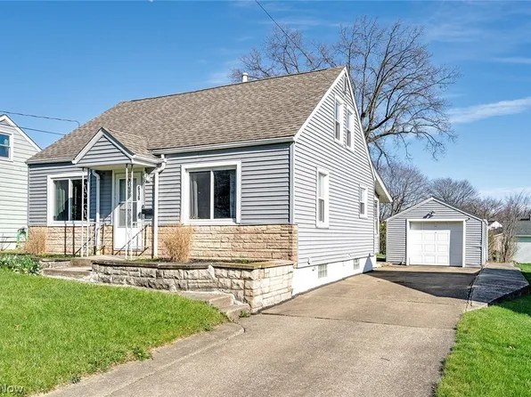 616 Poland Ave, Struthers, OH 44471