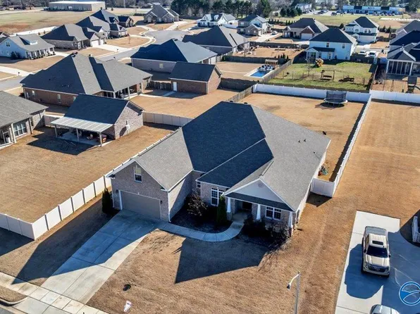 106 Shields Lake Dr, Huntsville, AL 35811