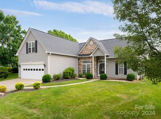 107 Farm Valley Rd, Fletcher, NC 28732