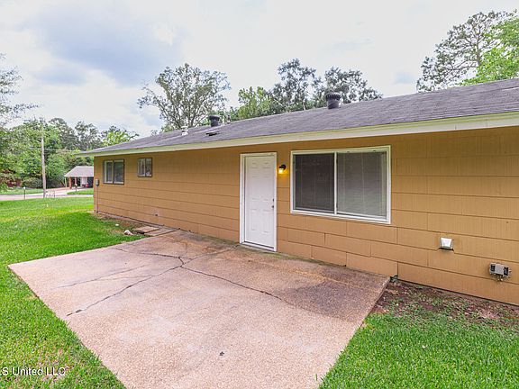 5th image of 604 Queen Melissa Ln