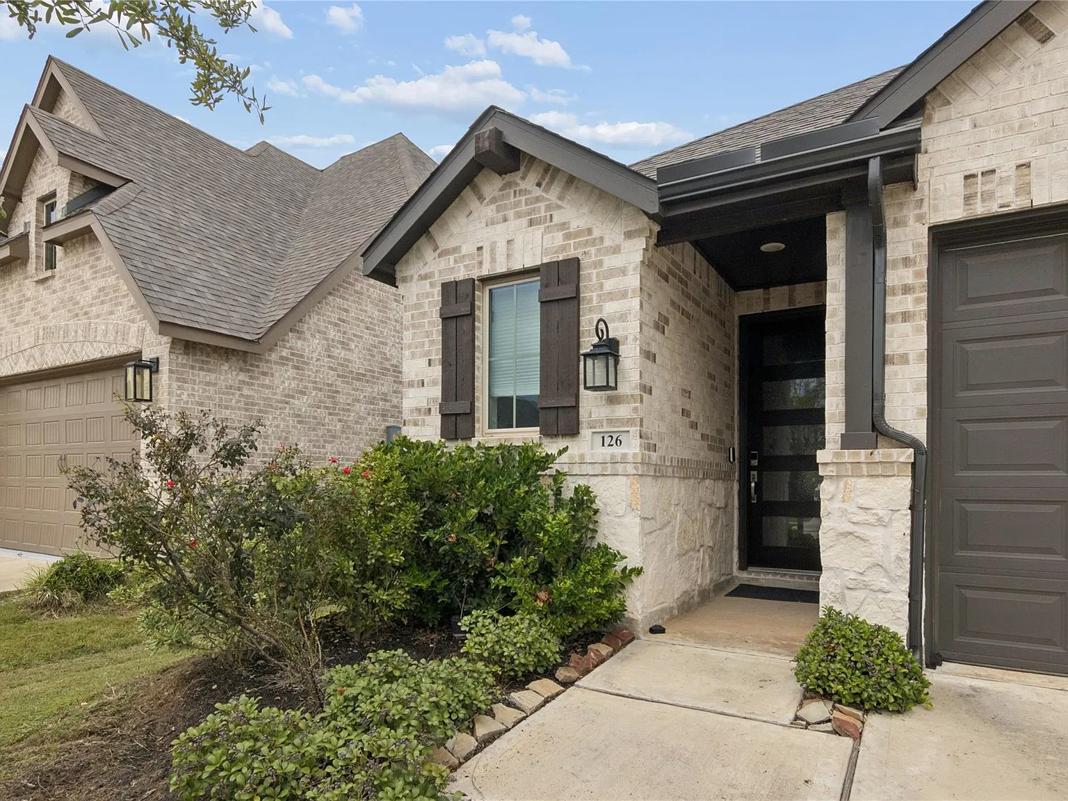 4 bed, 3.0 bath, 1854 sqft, $2,900 — Photo 3