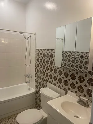 Rented by Argy Realty Inc | media 14