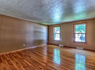 1530 Creekside Ln, Green Bay, WI 54311