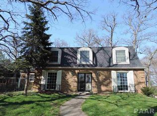 4215 Broadway Rd, Pekin, IL 61554