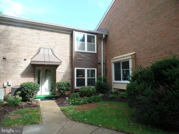 3699 Persimmon Cir, Fairfax, VA 22031