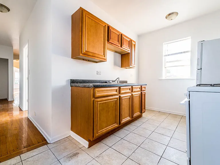 8200 S Ingleside — Photo 13
