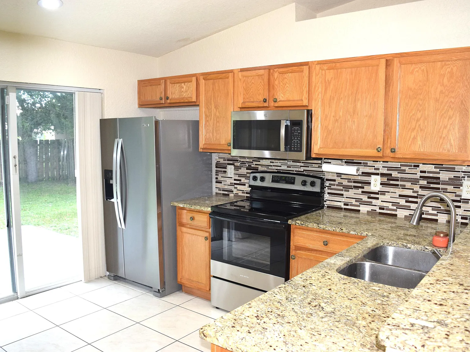 4 bed, 2.0 bath, 1360 sqft, $3,500 — Photo 3