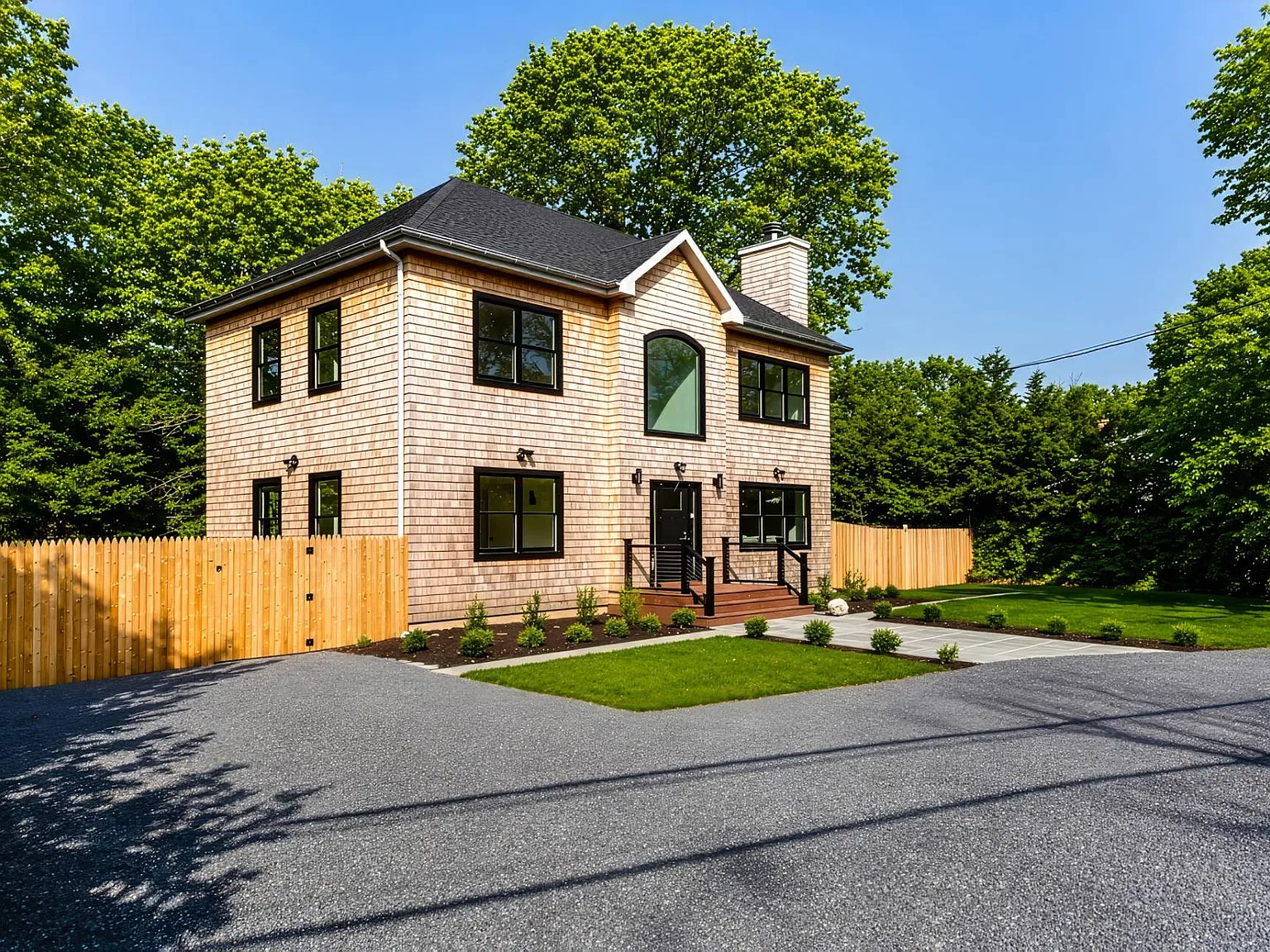 Perfectly Located Luxury Living — Photo 2