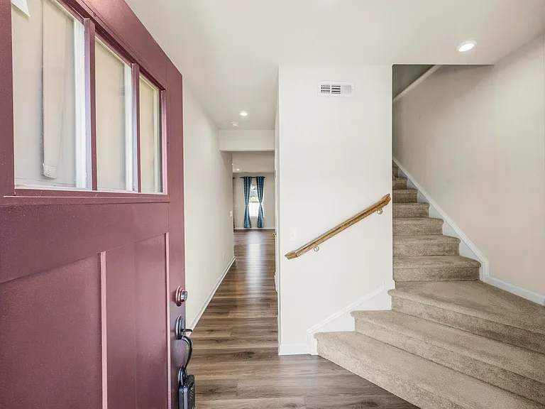 247 Pryor Dr — Photo 5