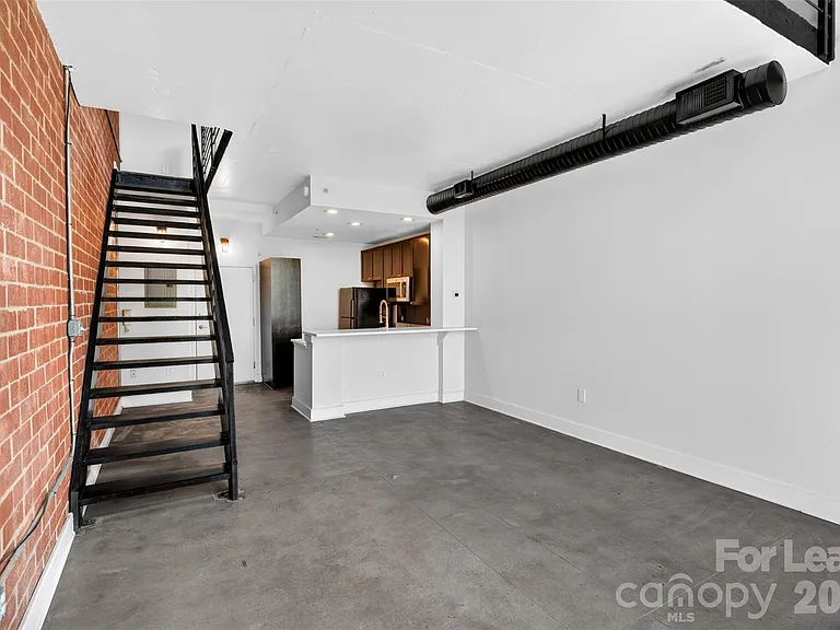 710 W Trade St #505 — Photo 11