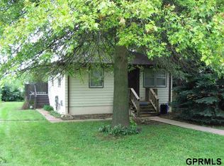 4011 Giles Rd, Bellevue, NE 68147