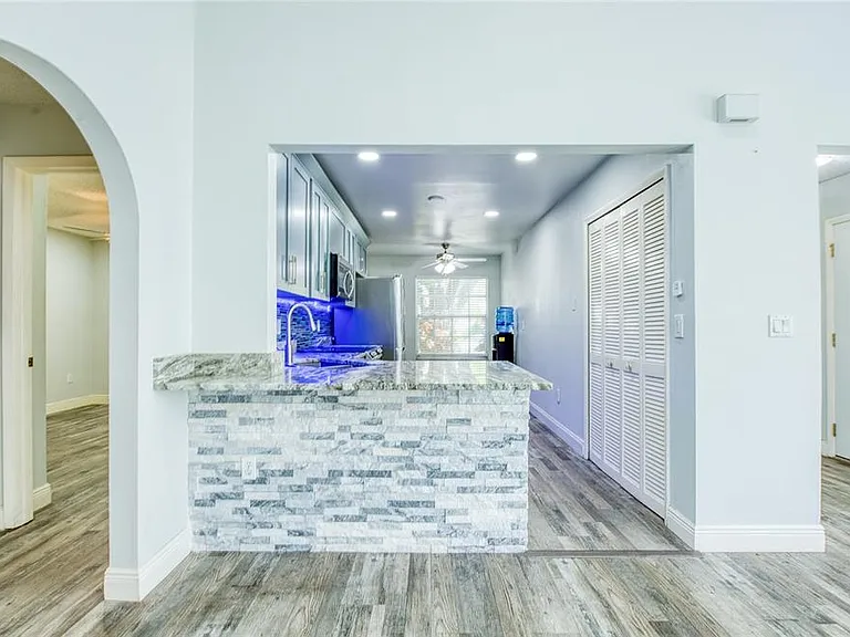 2390 Bentley Dr — Photo 11