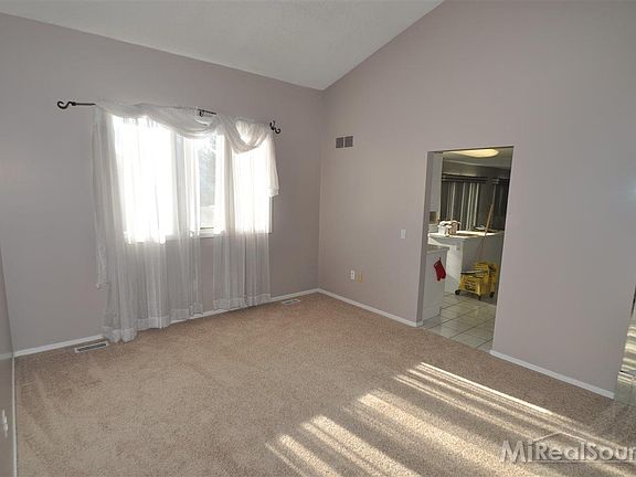 4th image of 6962 Brookeshire Dr