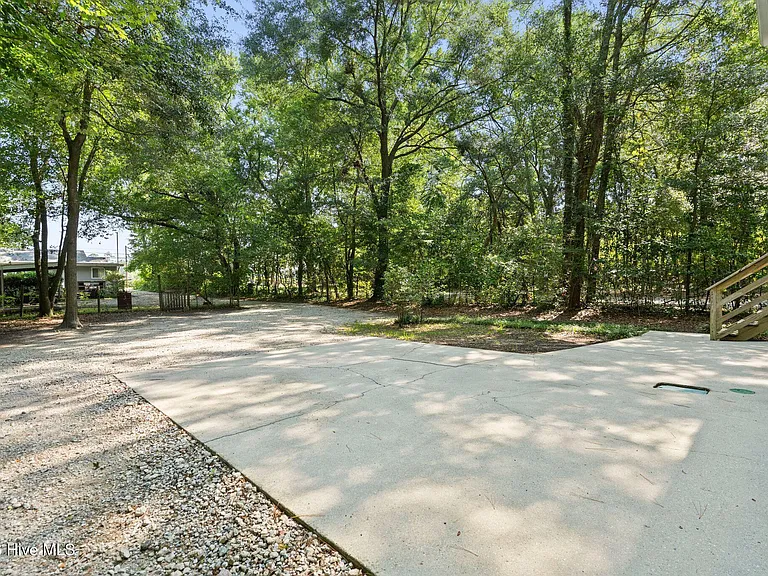 4304 Spirea Dr #B — Photo 25