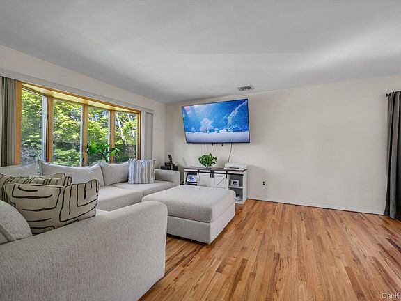 5th image of 77 Magnolia Drive