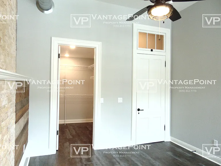 121-123 W Wisconsin Ave #121-1/2 — Photo 15