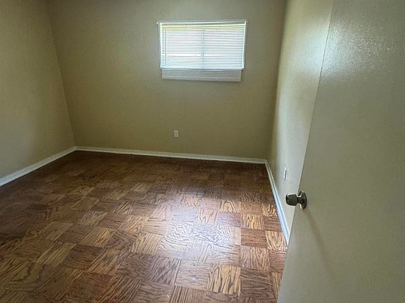 4th image of 3038 Lakewood Dr