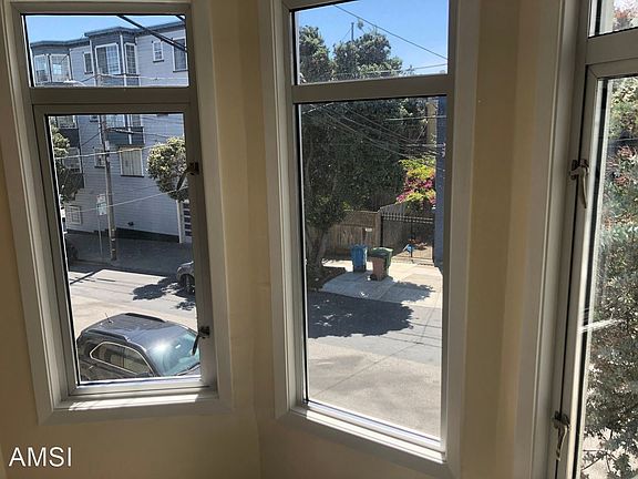 4th image of 30 Elizabeth St #1