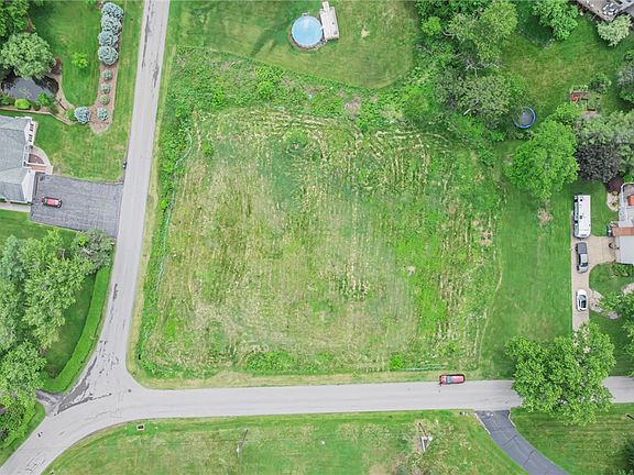 3rd image of 126 Laurel Dr