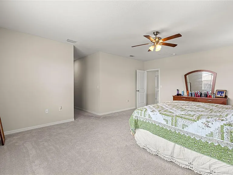 8142 SW 59th Ave — Photo 24