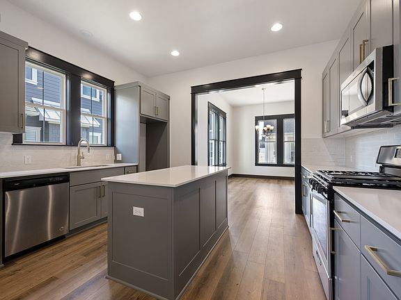 5th image of 1017 Twain St