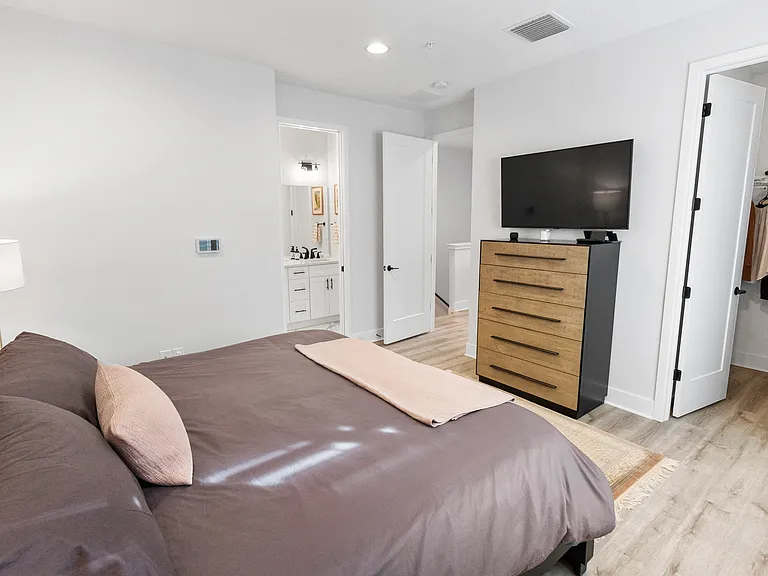 946-master bdrm 2_01162023