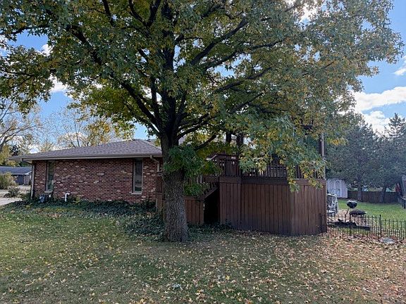 4th image of 619 Fairlane Dr