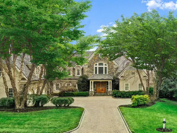 2 Chieftans Rd, Greenwich, CT 06831