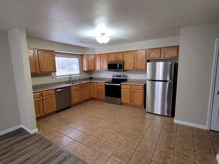 416 Shade Tree Ln — Photo 9