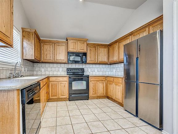 5th image of 312 Lone Oak Dr