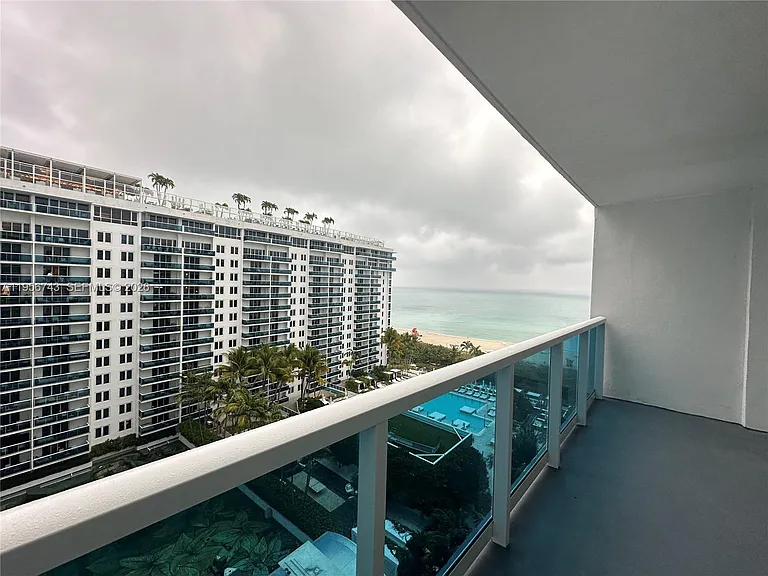 2301 Collins Ave #1421 — Photo 16